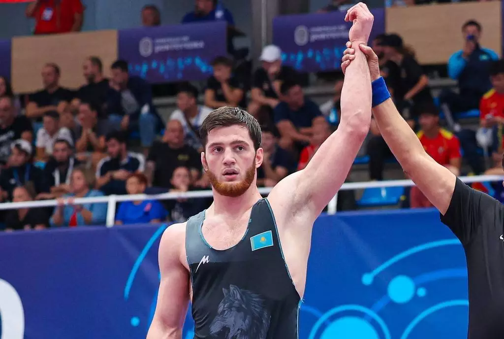 Борец Камиль Куруглиев выиграл медаль на турнире в Казахстане