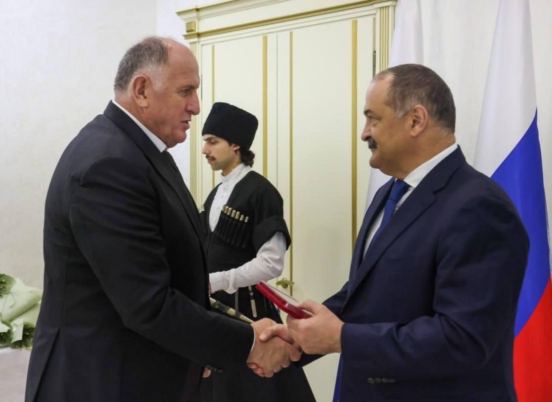 Сергей Меликов поздравил Абдулмуслима Абдулмуслимова с юбилеем