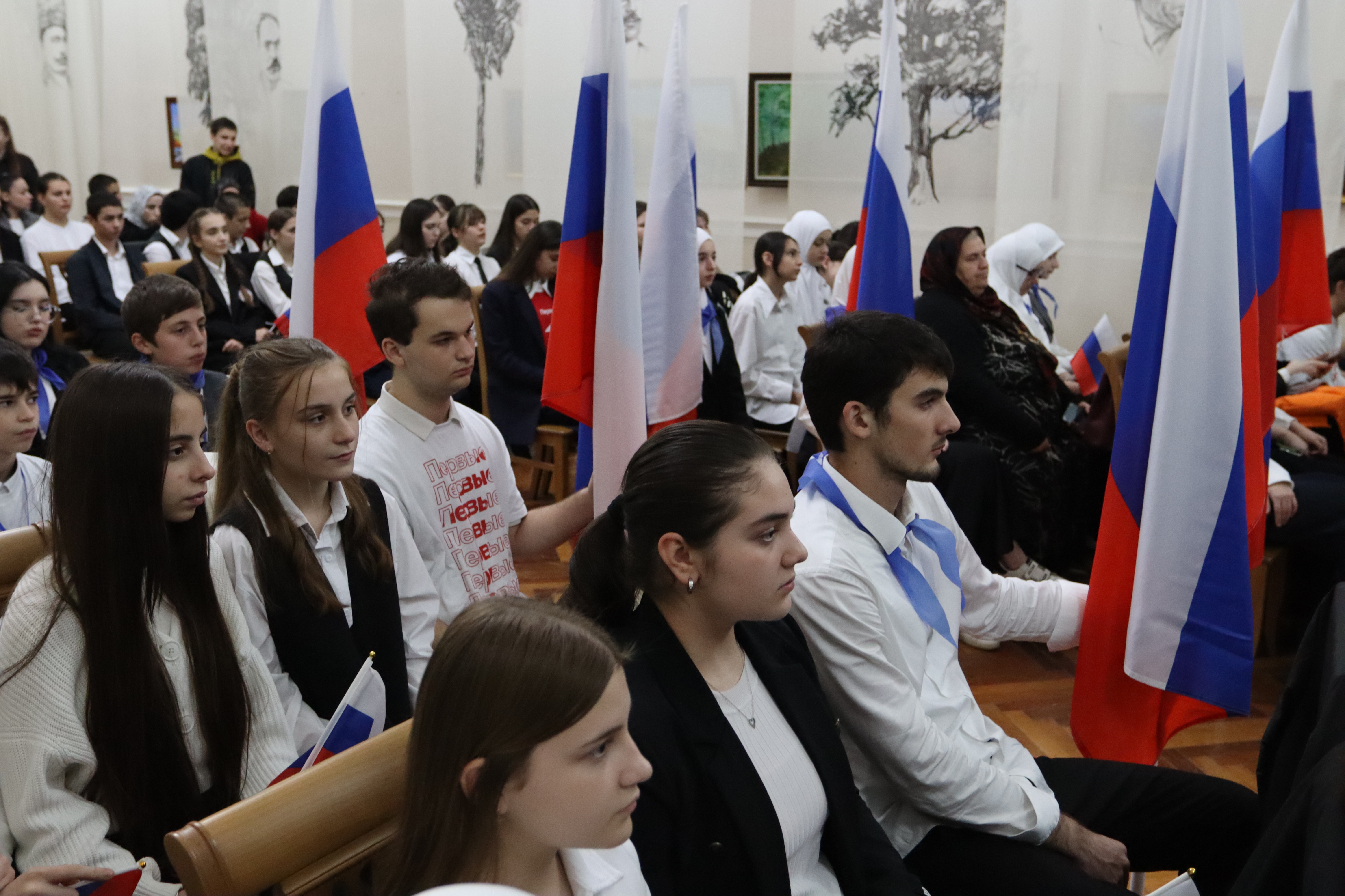 В Буйнакске отметили День воссоединения Донбасса и Новороссии с Российской Федерацией