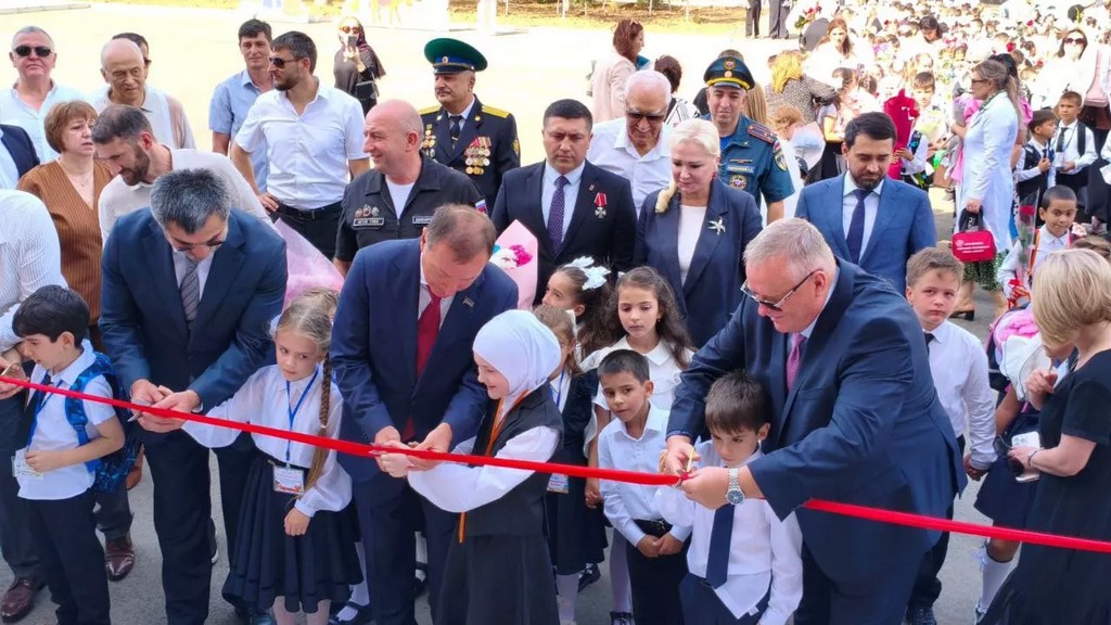 В учебных заведениях Каспийска прошли мероприятия ко Дню знаний