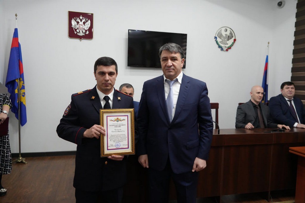 Джамбулат Салавов поздравил сотрудников полиции с профессиональным праздником