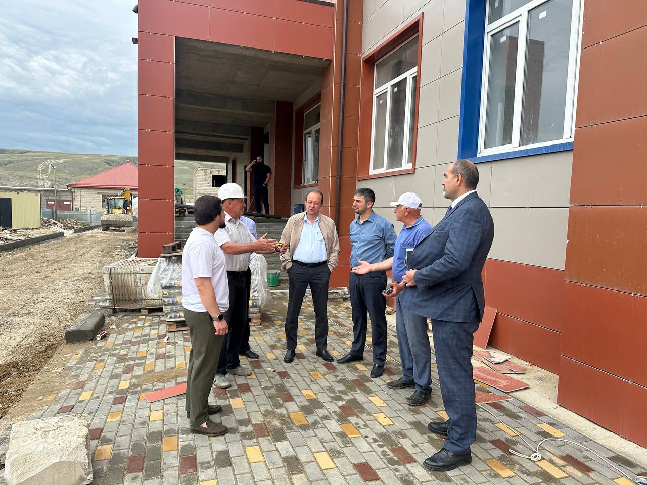 Зампред Муслим Телякавов проверил темпы строительства новых школ Карабудахкентского района