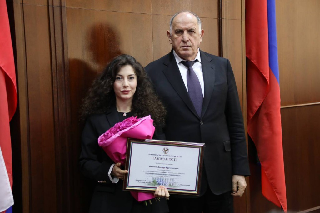 Абдулмуслим Абдулмуслимов вручил госнаграды экономистам Дагестана