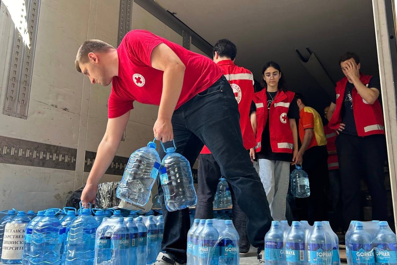 Студенты ДГМУ направили гуманитарную помощь жителям Курской области