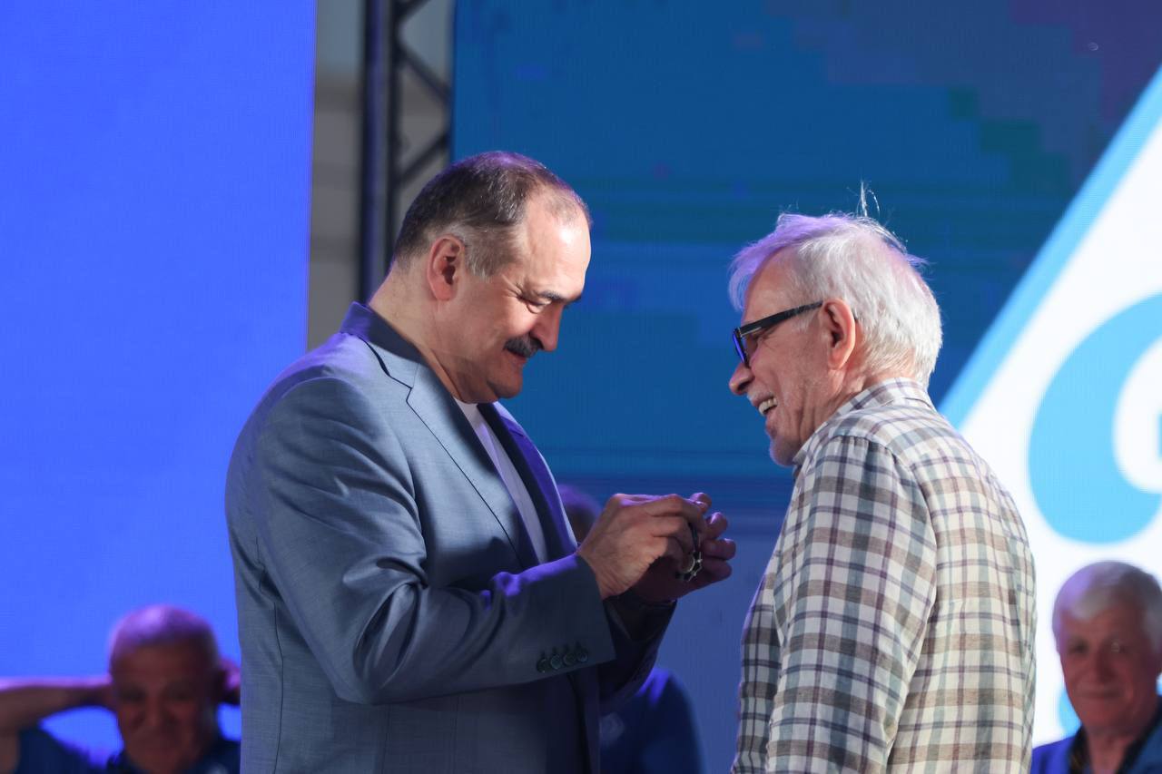 Сергей Меликов поздравил президента махачкалинского «Динамо» Гаджи Гаджиева с днем рождения