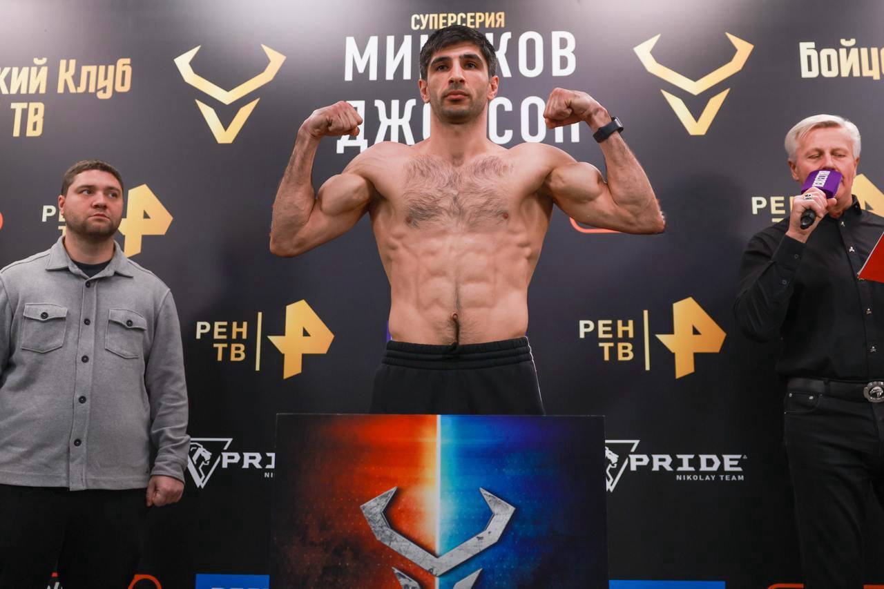 Вадим Мусаев одержал досрочную победу на турнире «Бойцовский клуб РЕН ТВ»