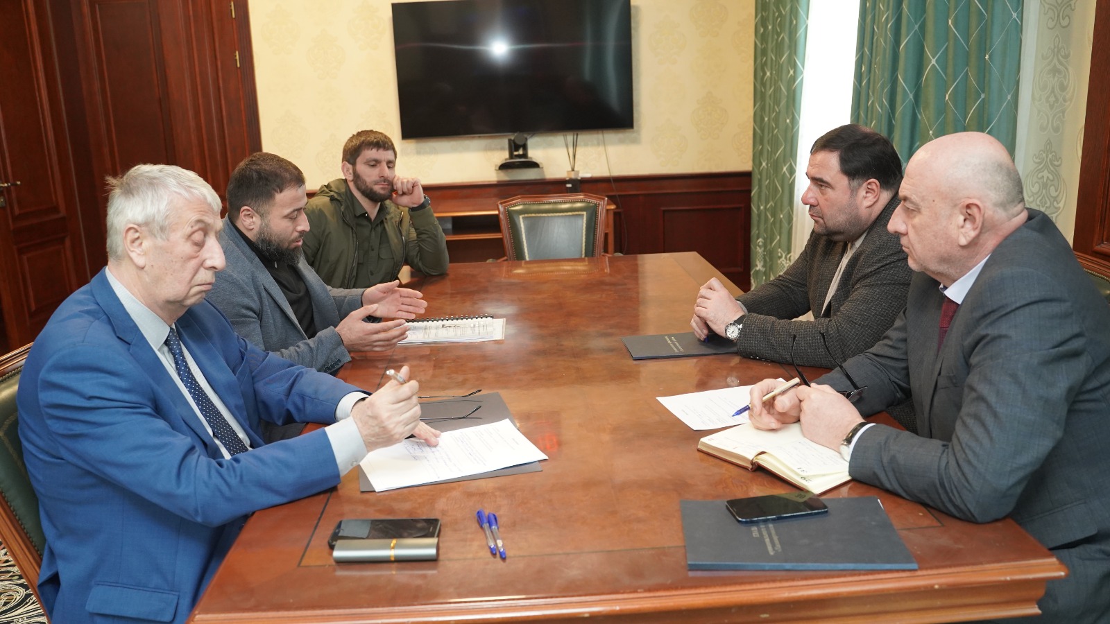 Представители Миннаца и Совета старейшин провели прием граждан в Хасавюртовском районе