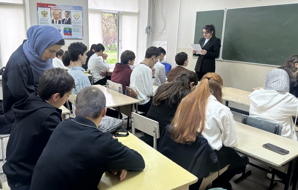 Школьники Избербаша приняли участие в мероприятиях декады «Профессиональный компас-2025»