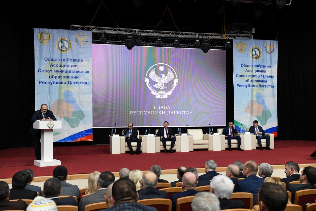 Сергей Меликов провел заседание Правления Ассоциации «Совет муниципальных образований РД»