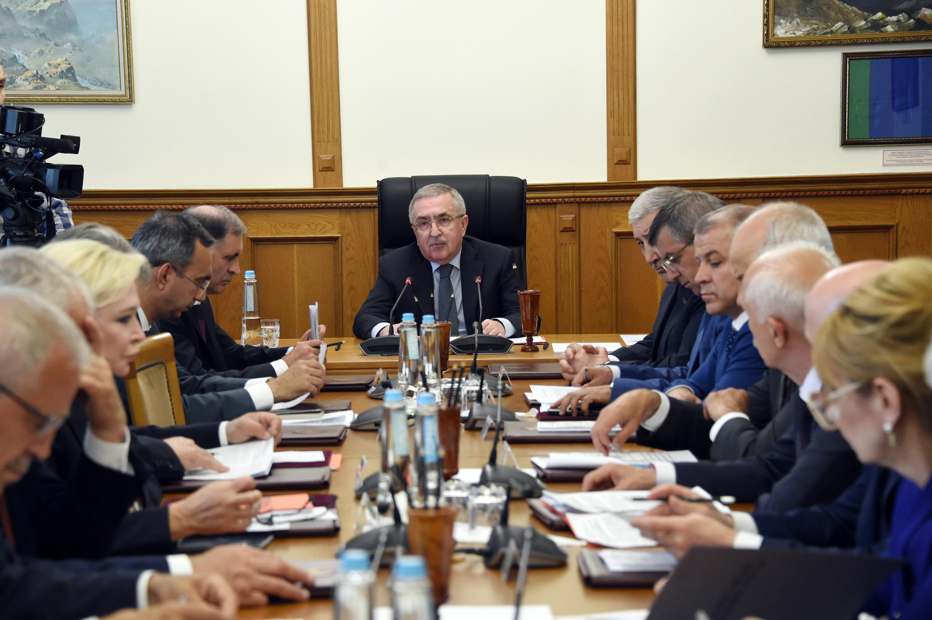 Президиум определил дату 45-й сессии Народного Собрания