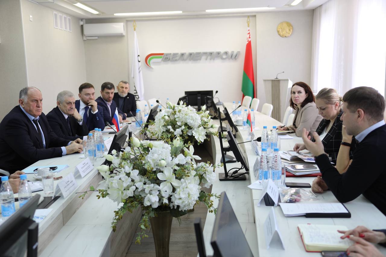 Абдулмуслим Абдулмуслимов встретился с директором Витебской ковровой фабрики