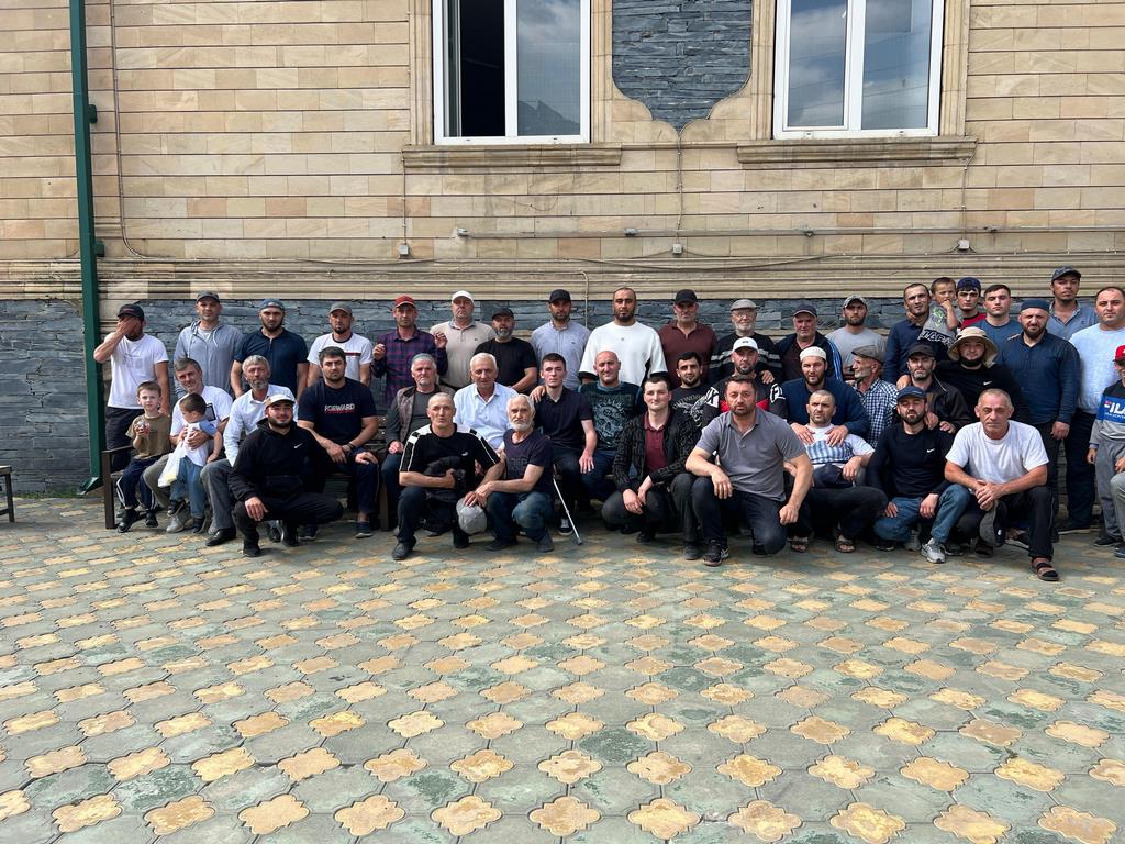 В Тляратинском районе встретили участника СВО Махача Курбанова