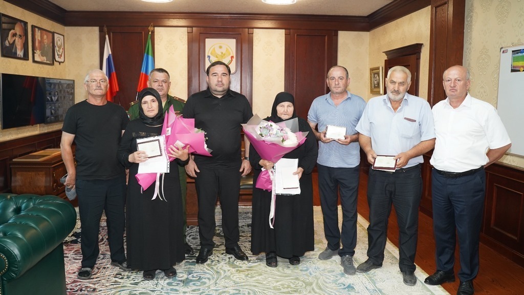 Семьям погибших участников СВО в Хасавюртовском районе передали госнаграды