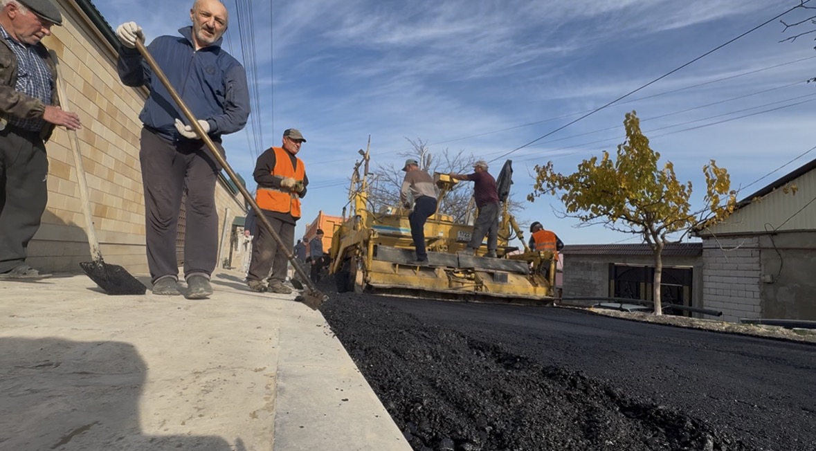 В Сергокалинском районе продолжаются работы по асфальтированию дорог