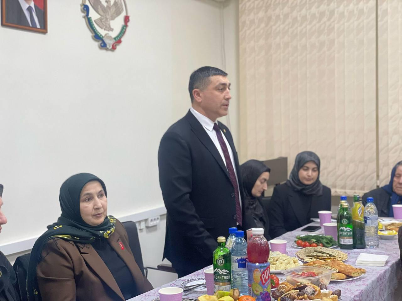 Госфонд «Защитники Отечества» провел ифтар для матерей погибших участников СВО