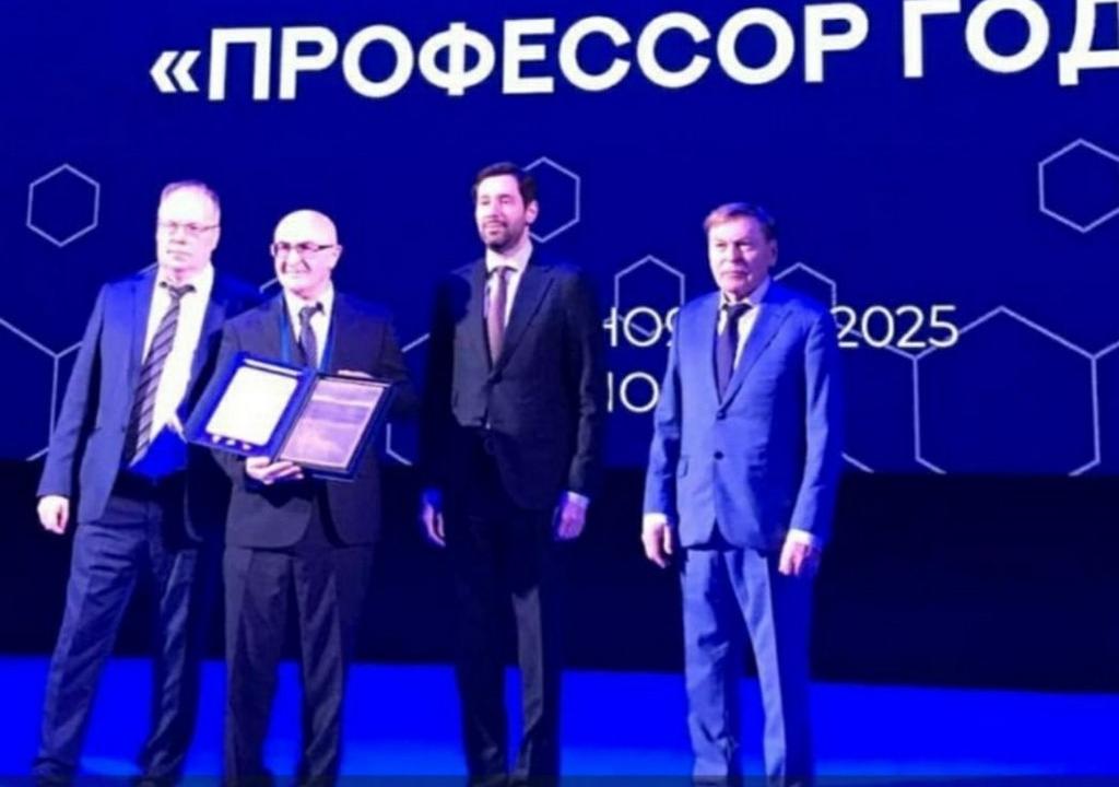 Глава Каякентского района поздравил земляка с победой в престижной премии «Профессор года»