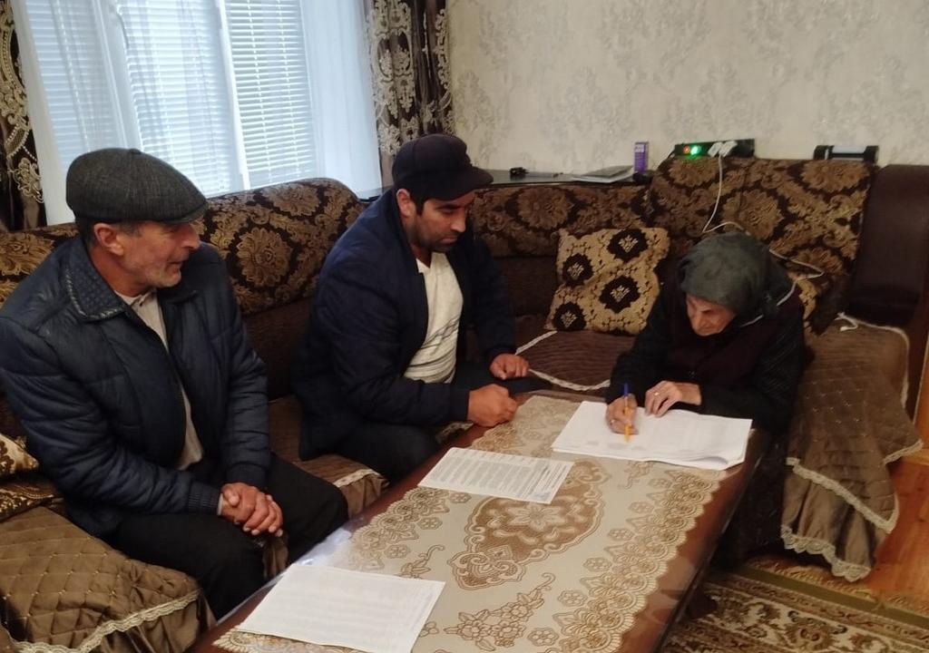 В Курахском районе на выборах проголосовала 85-летняя мать-героиня