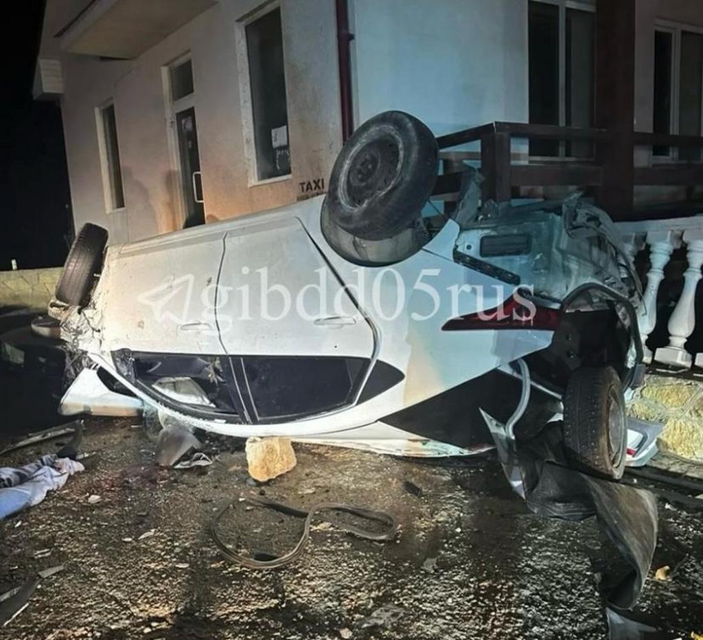 В Дагестане водитель легковушки погиб в результате столкновения с бензоколонкой