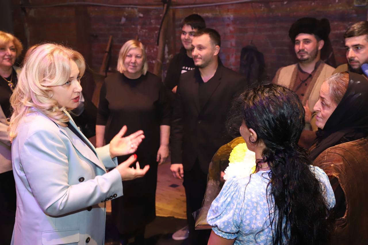 Второй премьерный показ спектакля «Материнское поле» прошел в Лакском театре