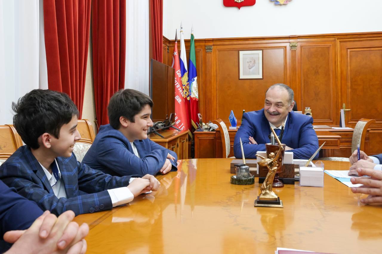 Сергей Меликов встретился с юными титулованными шахматистами Дагестана