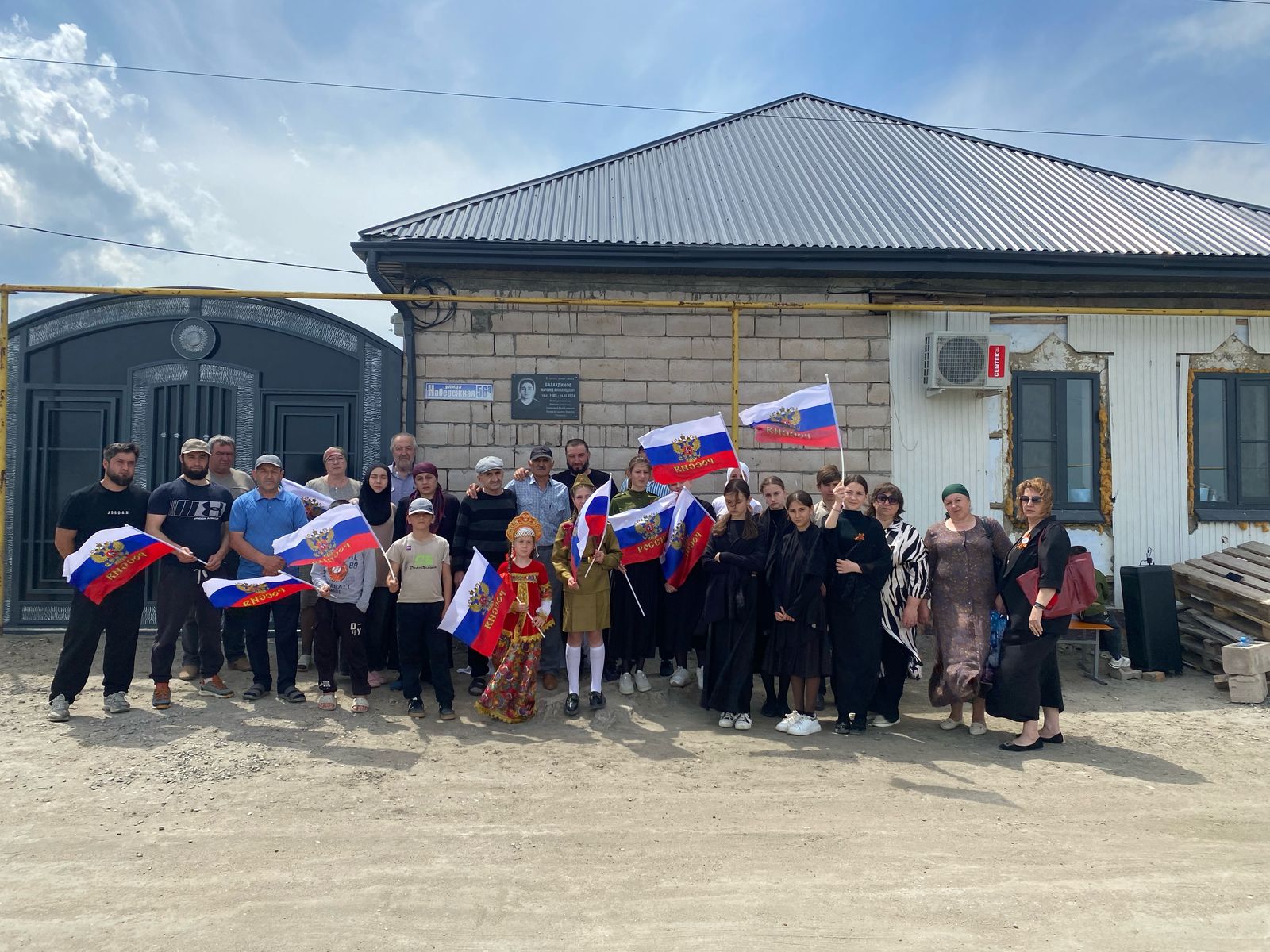 В сёлах Кизлярского района увековечили память бойцов, погибших на СВО