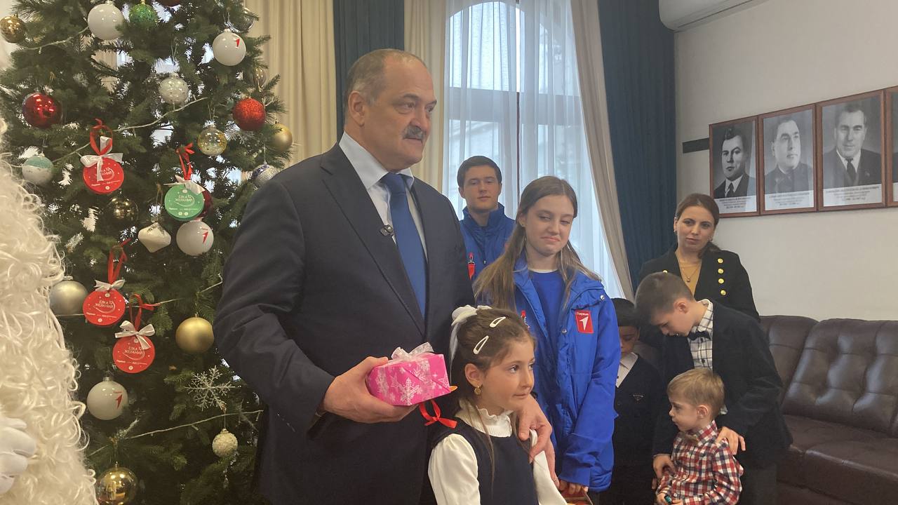 Сергей Меликов исполнил мечты детей в рамках акции «Ёлка желаний»