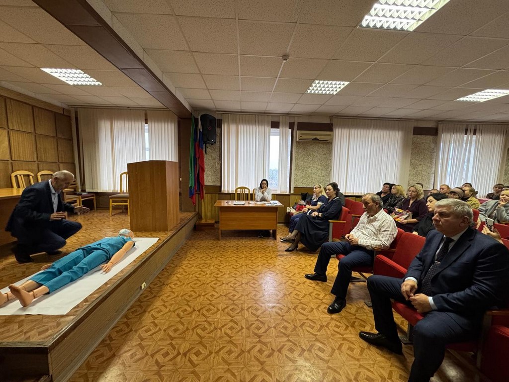 Сотрудники мэрии Кизляра прошли обучение по оказанию первой помощи