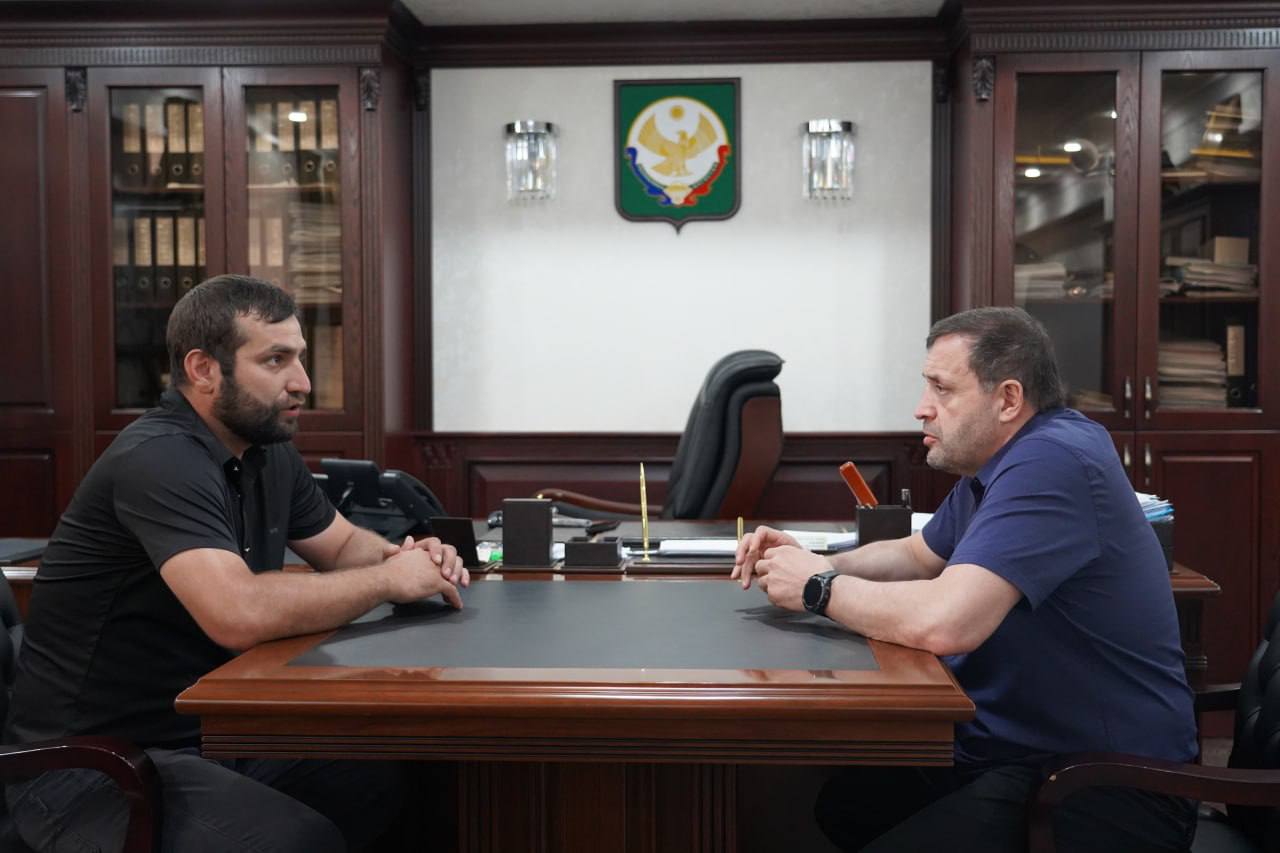 Глава Хасавюрта встретился с участником СВО Абдулкеримом Умаровым