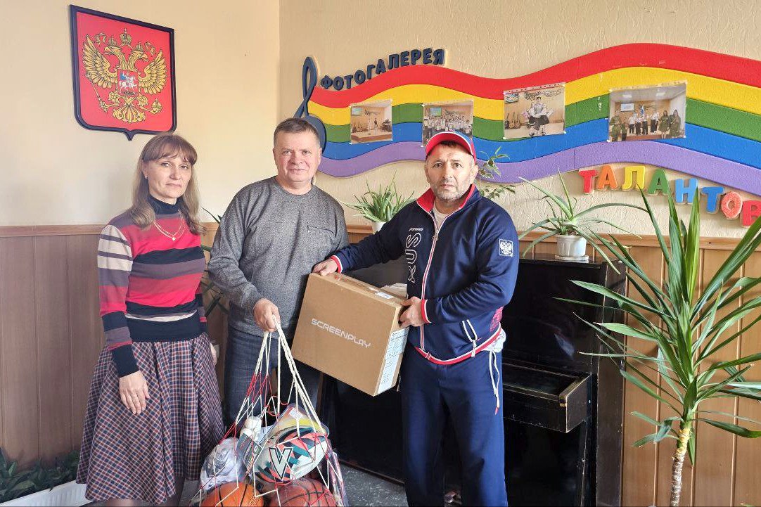 Глава Махачкалы передал гуманитарную помощь детскому центру в Запорожской области