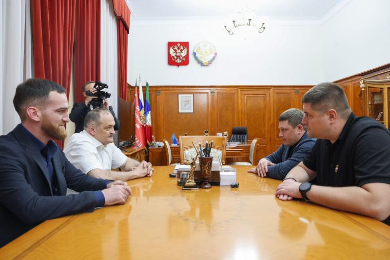 Сергей Меликов встретился с участниками программы «Время героев»