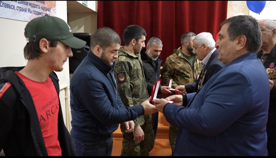 Сайгидпаша Умаханов встретился с участниками СВО из Казбековского района