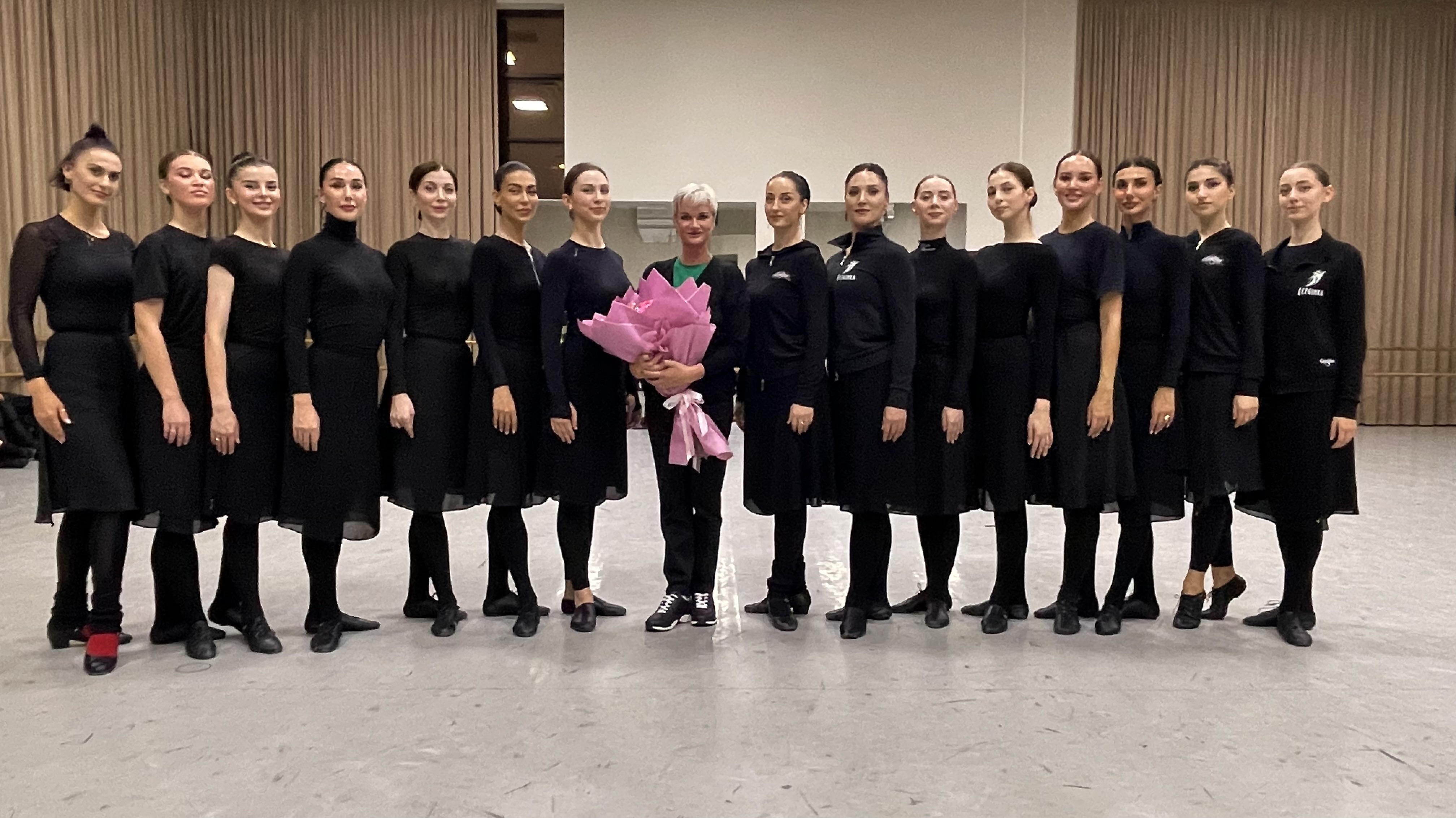 В Махачкале состоялась встреча Светланы Хоркиной с руководством ансамбля «Лезгинка»