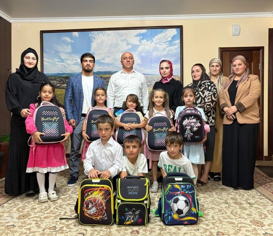 В Дагестане продолжается благотворительная акция «Собери ребенка в школу»