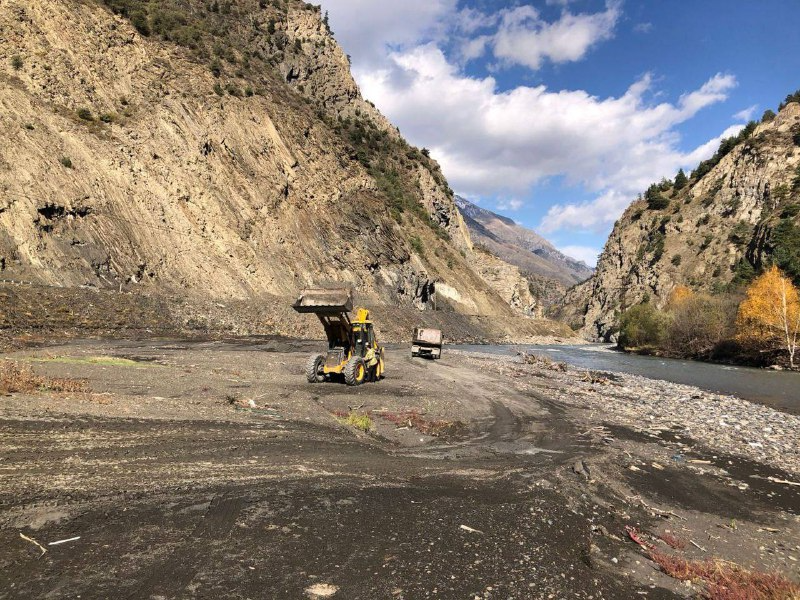 В двух горных районах Дагестана идут работы по очистке дорог