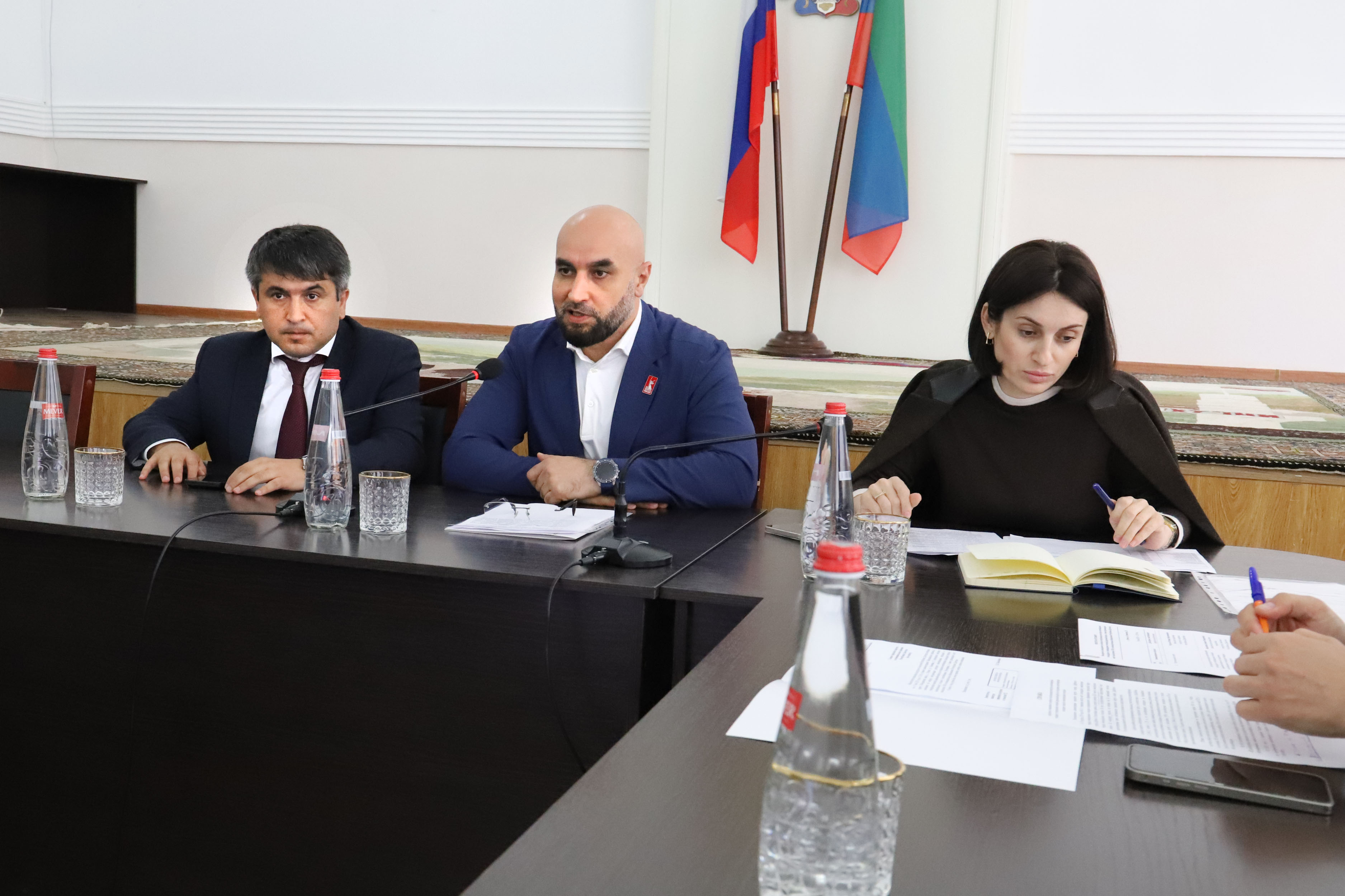 Глава Минприроды РД провел совещание по вопросам обустройства контейнерных площадок в муниципалитетах