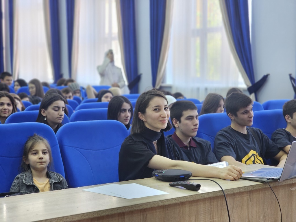 Дагзнание организовало онлайн-встречу с летчиком-космонавтом Мусой Манаровым