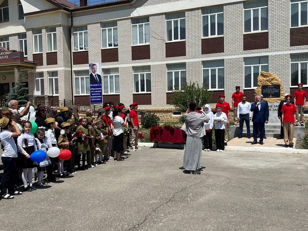 Памятник героям Великой Отечественной войны открыли в Новолакском районе