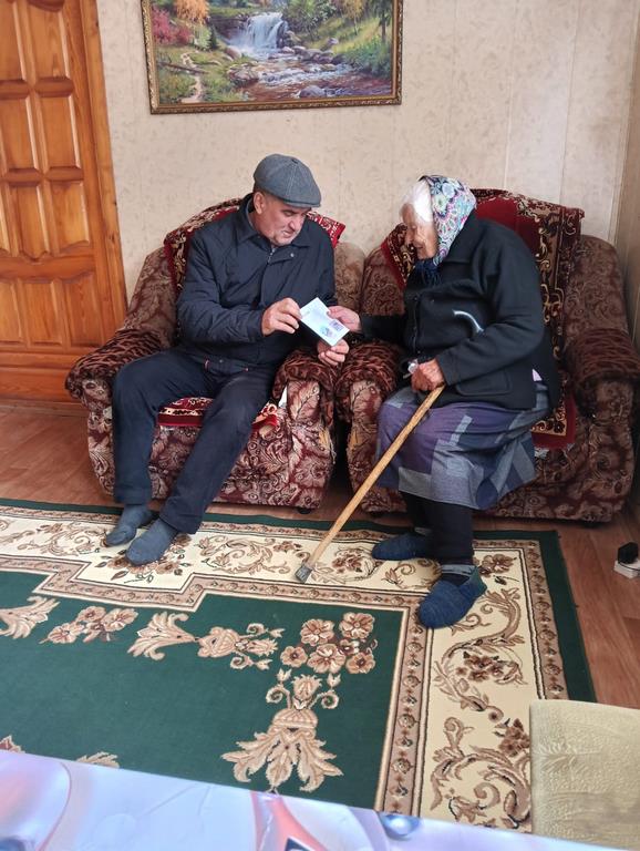 Труженицу тыла Александру Касумову поздравили с Днем Победы