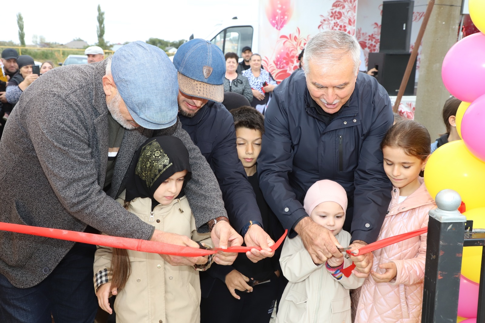 В Кизлярском районе открыли детскую площадку
