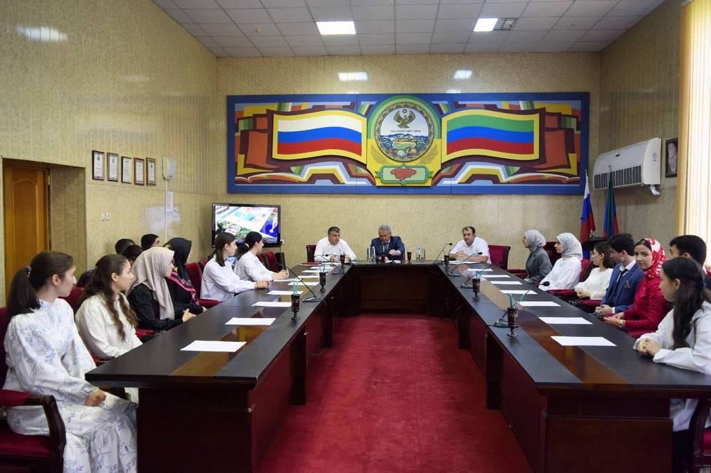 В Левашинском районе состоялось вручение медалей и аттестатов отличившимся выпускникам