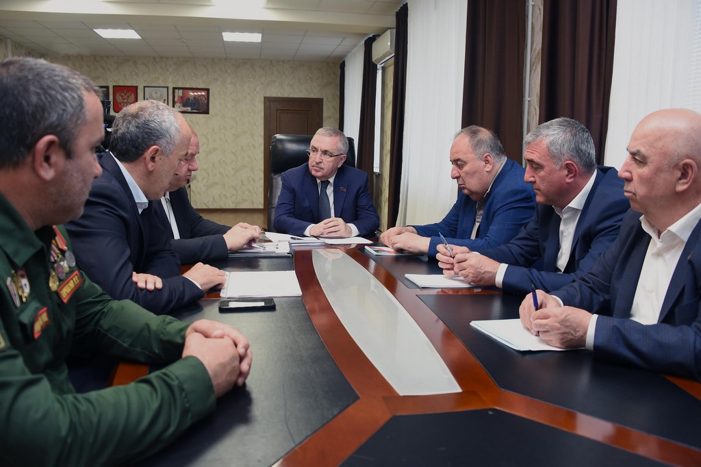 Юрий Левицкий провел прием граждан в Хасавюртовском районе