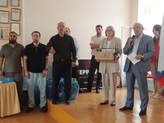 Новолакская школа получила интерактивную доску от депутата Госдумы РФ Джамаладина Гасанова