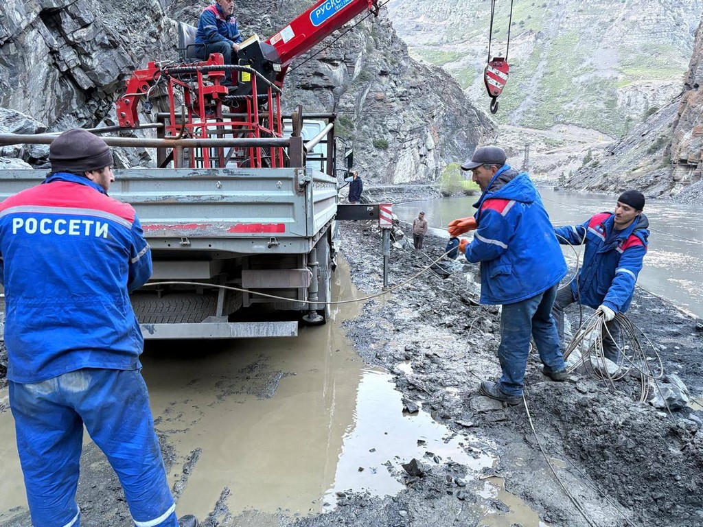 Дагестанские энергетики перешли в режим повышенной готовности и устраняют последствия непогоды