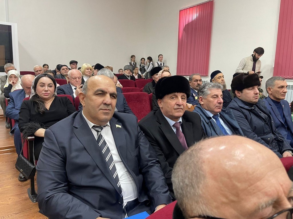 Зикрула Ильясов представил книгу о Героях России-выходцах СКФО в Ингушетии