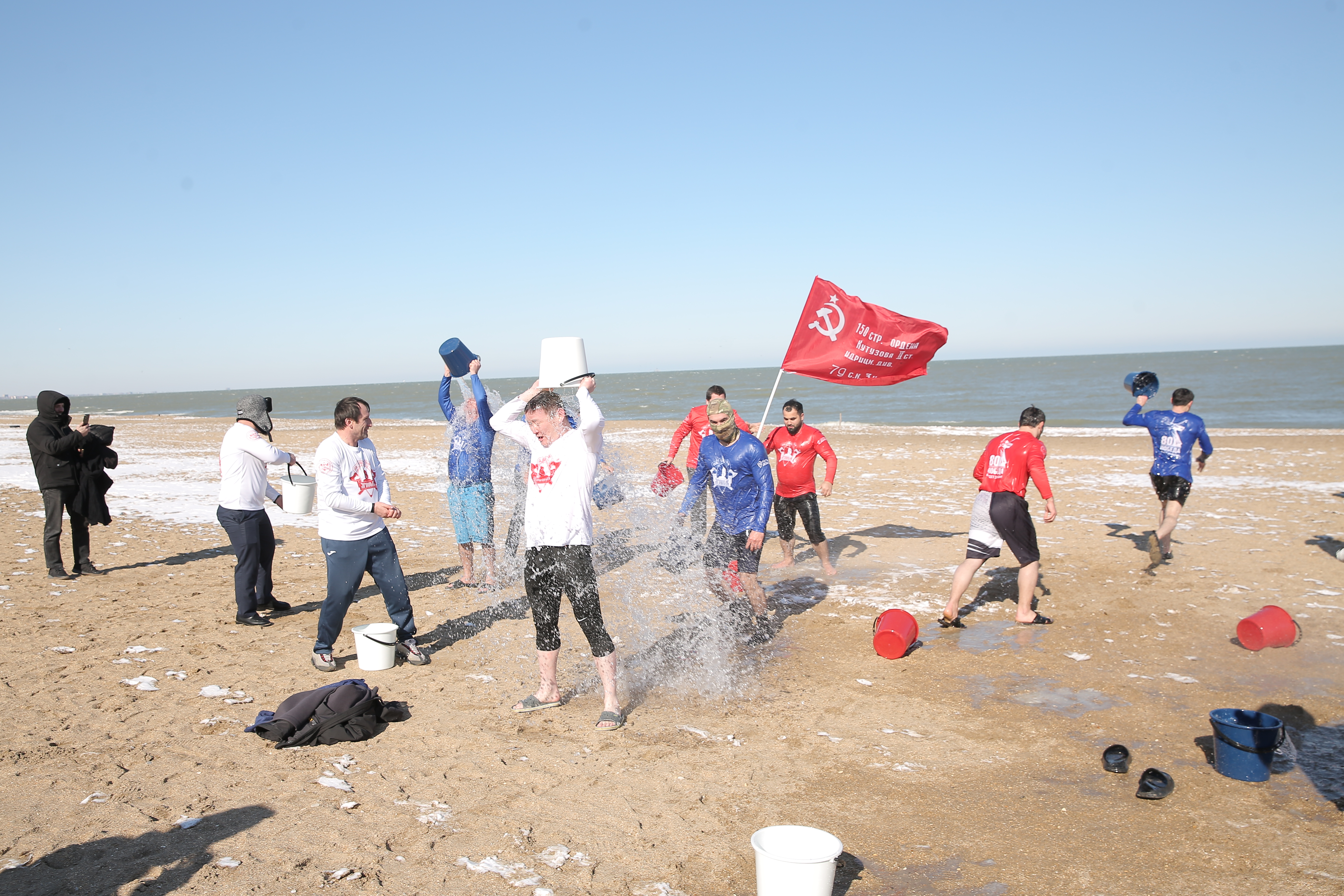 Дагестанцы поддержали международную акцию по обливанию холодной водой