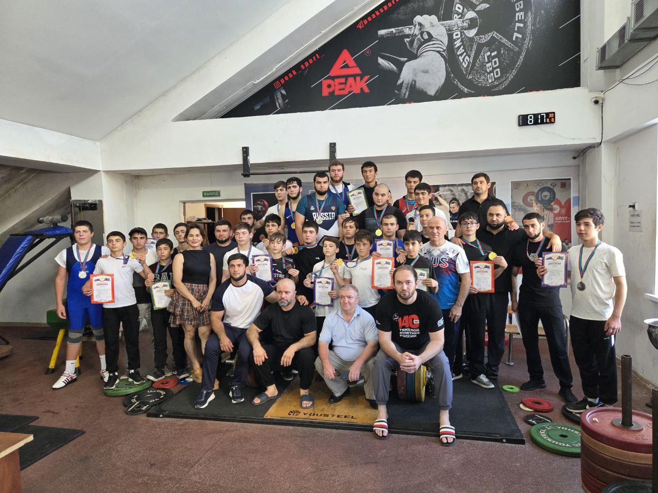 Более 70 штангистов выступили на Первенстве Дагестана