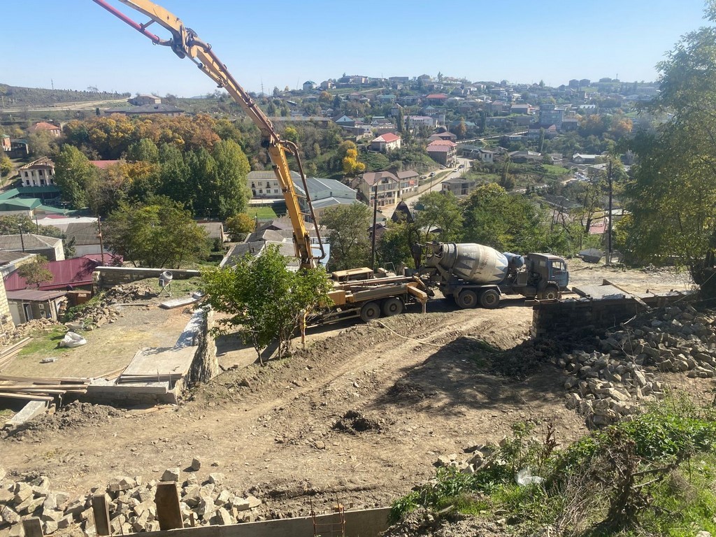 В селе Уркарахе благоустраивают территорию вокруг центральной мечети