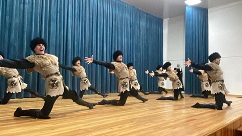 Ансамбль «Лезгинка» представил хореографическую композицию «Zа Россию» в Буйнакском районе