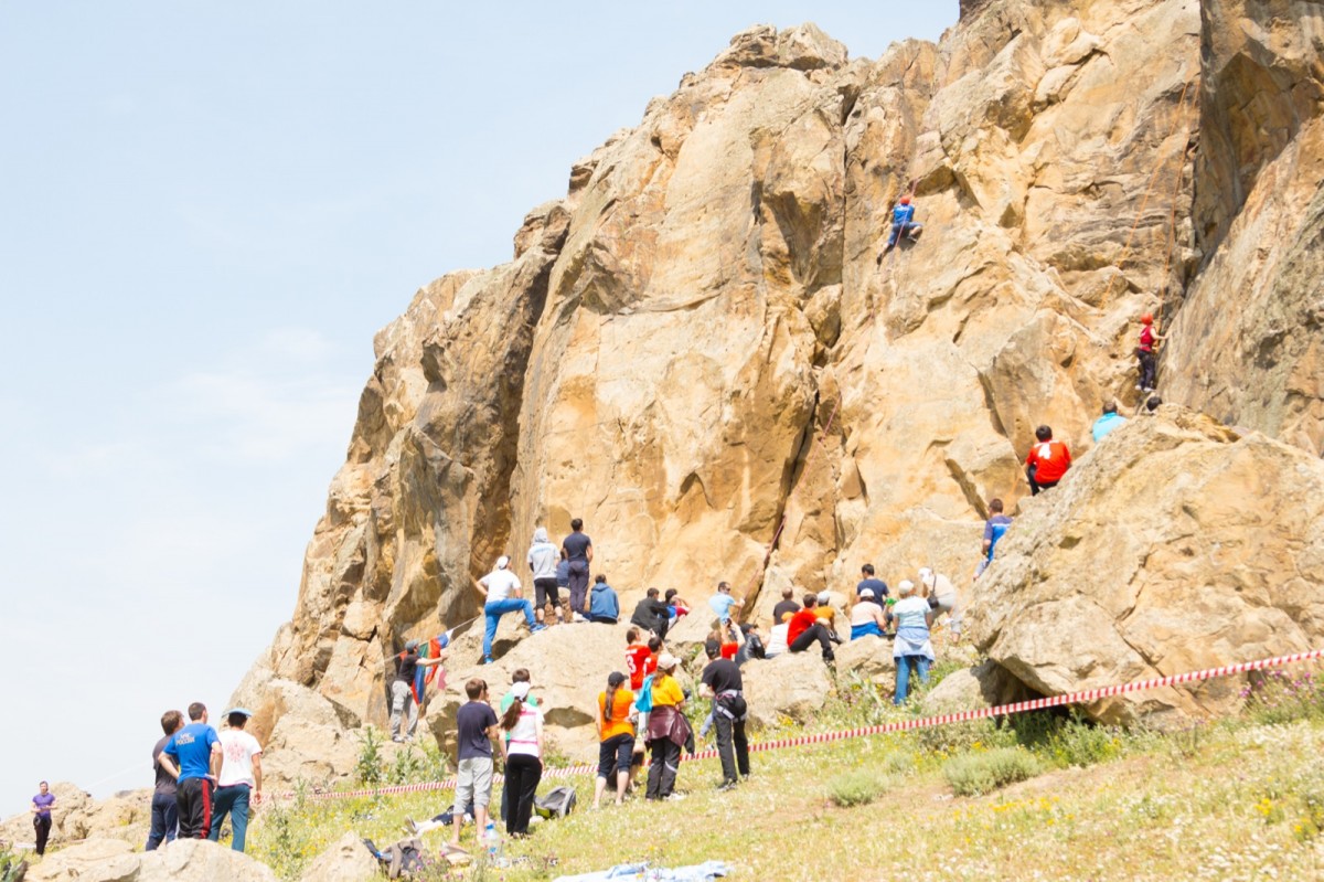 Махачкала приняла фестиваль по скалолазанию «Вызов скал Тарки-Тау-2024»