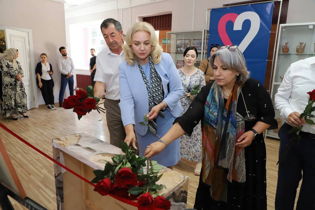 Зарема Бутаева посетила учреждения культуры в Акушинском районе